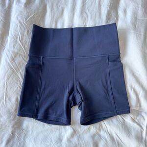 Athleta stash salutation pocket shorts